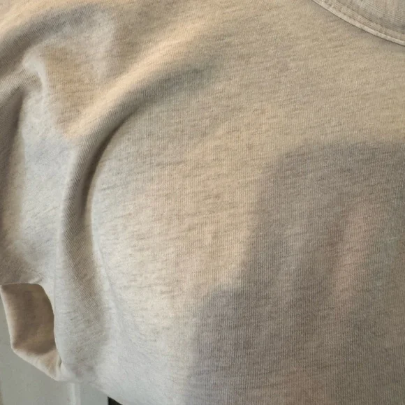 Like new lululemon It’s a tie tee beige size 4 - Picture 11 of 14